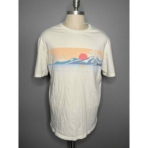 Tommy Bahama Men's "Sunset Hour" Graphic T Shirt, Size Large. 100% Cotton.